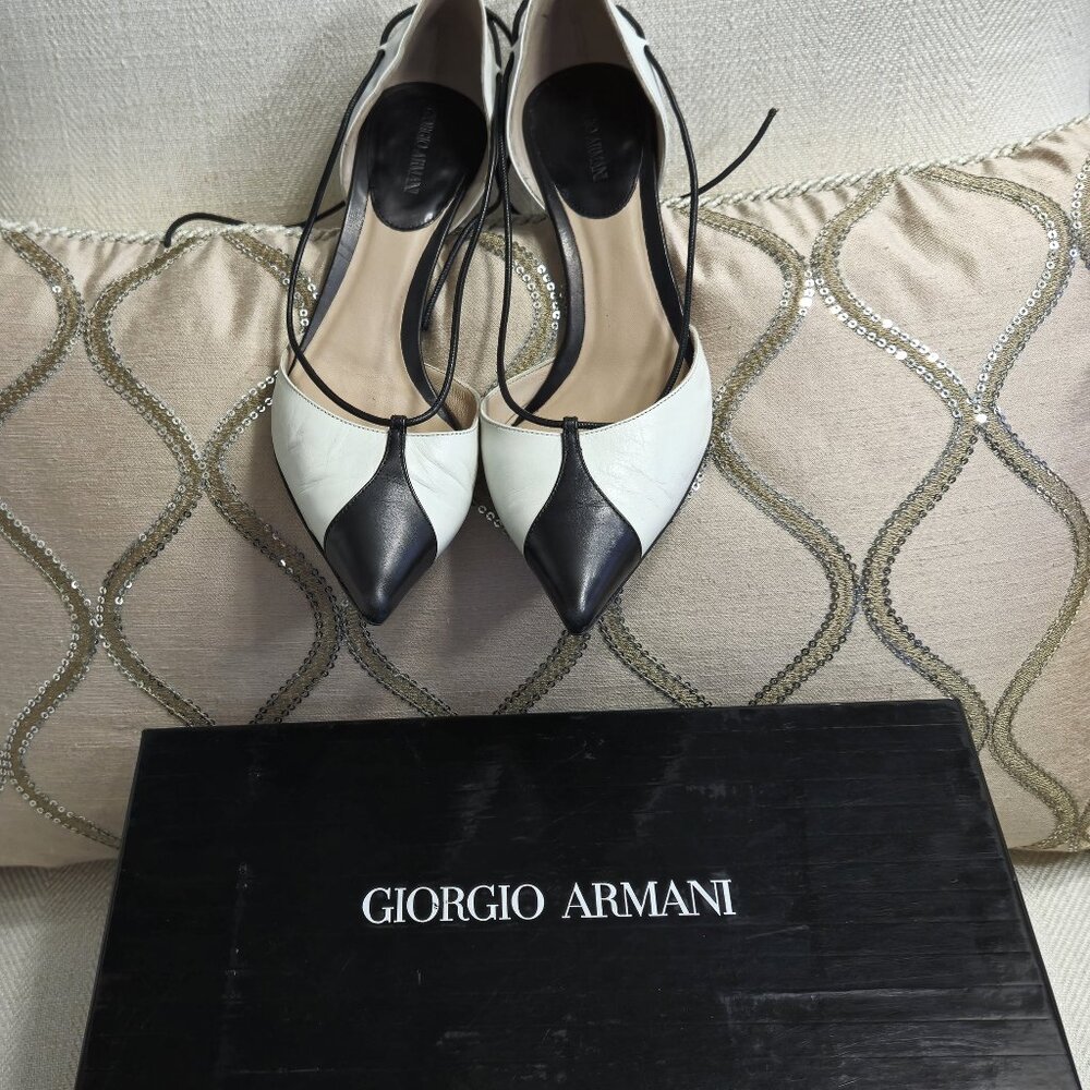 GIORGIO ARMANI (Pearl White/Black) Pumps